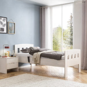 Comfort Senior Bed 702 witte kleur met hoofdbord en opgemaakt bed