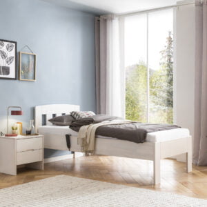 Comfort Senior Bed 701 wit hout zoner hoofdbord en met opgemaakt bed