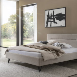 Modern gestoffeerd bed model 'Genua' met licht beige kleur.