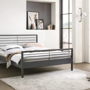 Metalen bed New York zwart frame en opgemaakt bed