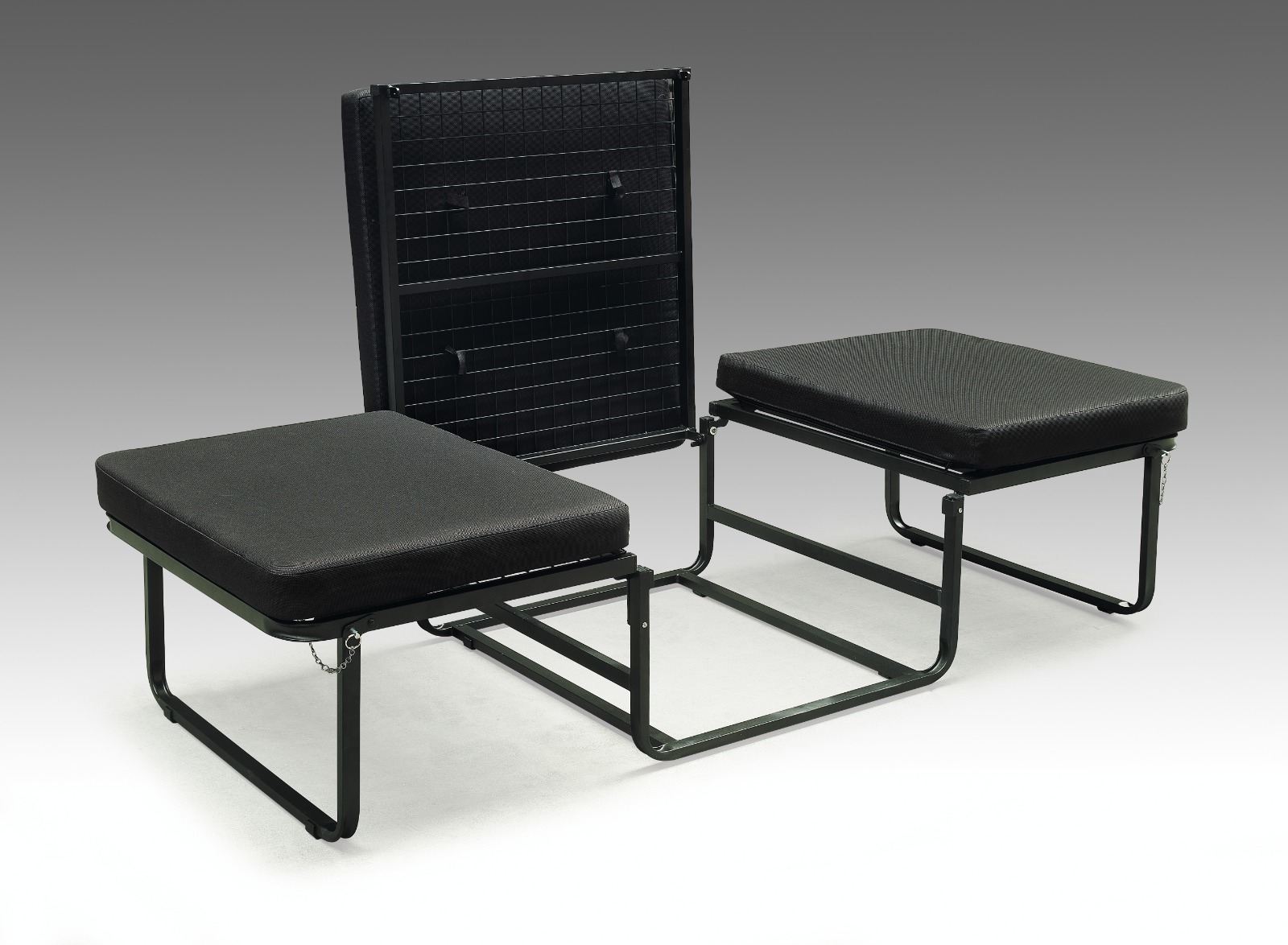 IMG 20230829 WA0000 Zwarte slaappoef met het middelste deel nog niet ingeklapt