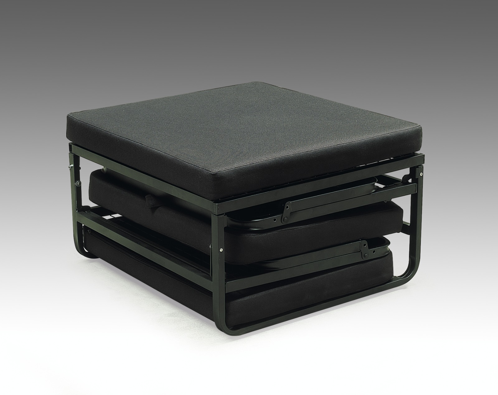 IMG 20230829 WA0001 Zwarte slaappoef ingeklapt zonder hoes eromheen