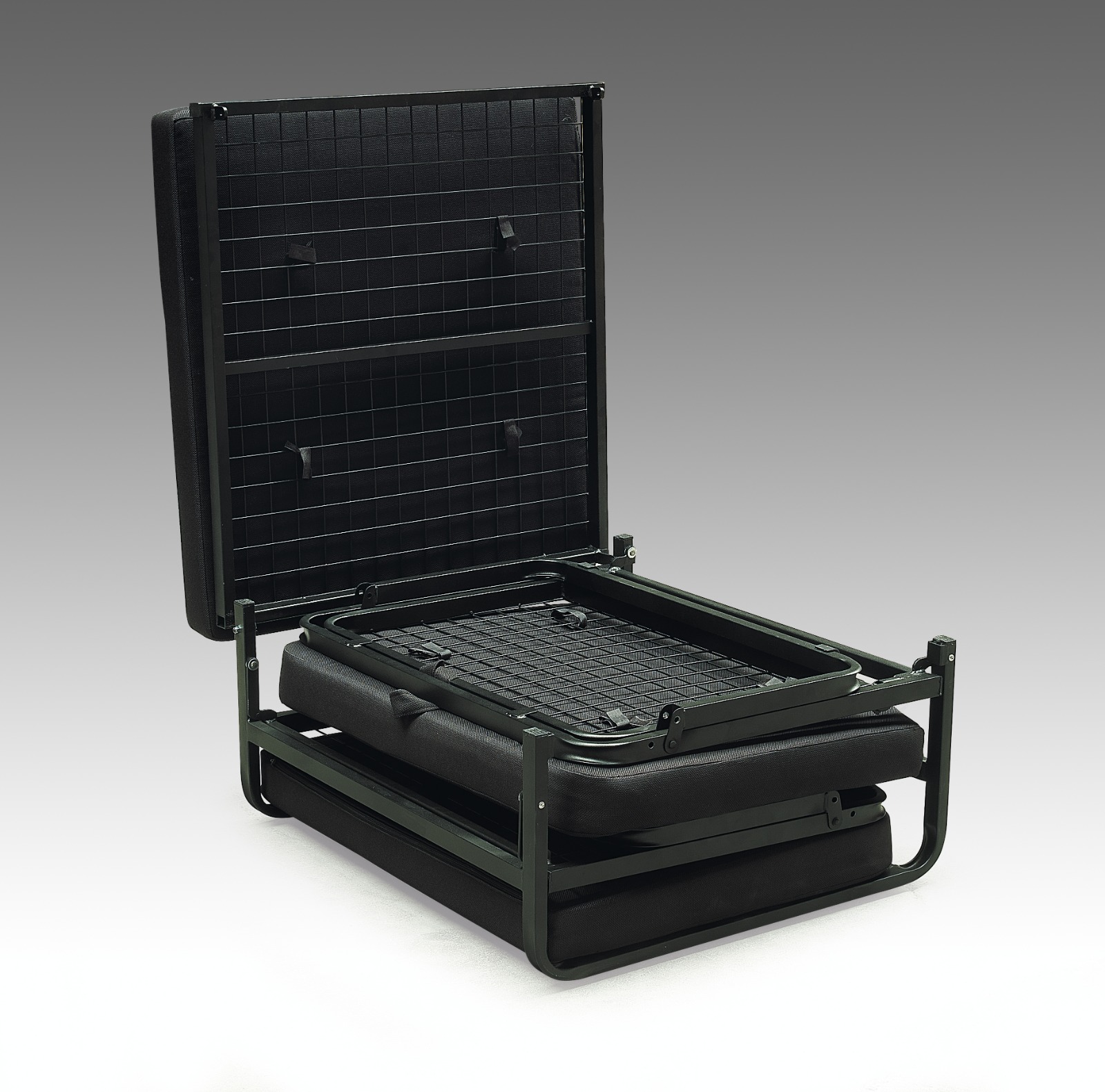 IMG 20230829 WA0002 Zwarte slaappoef voor een deel ingeklapt