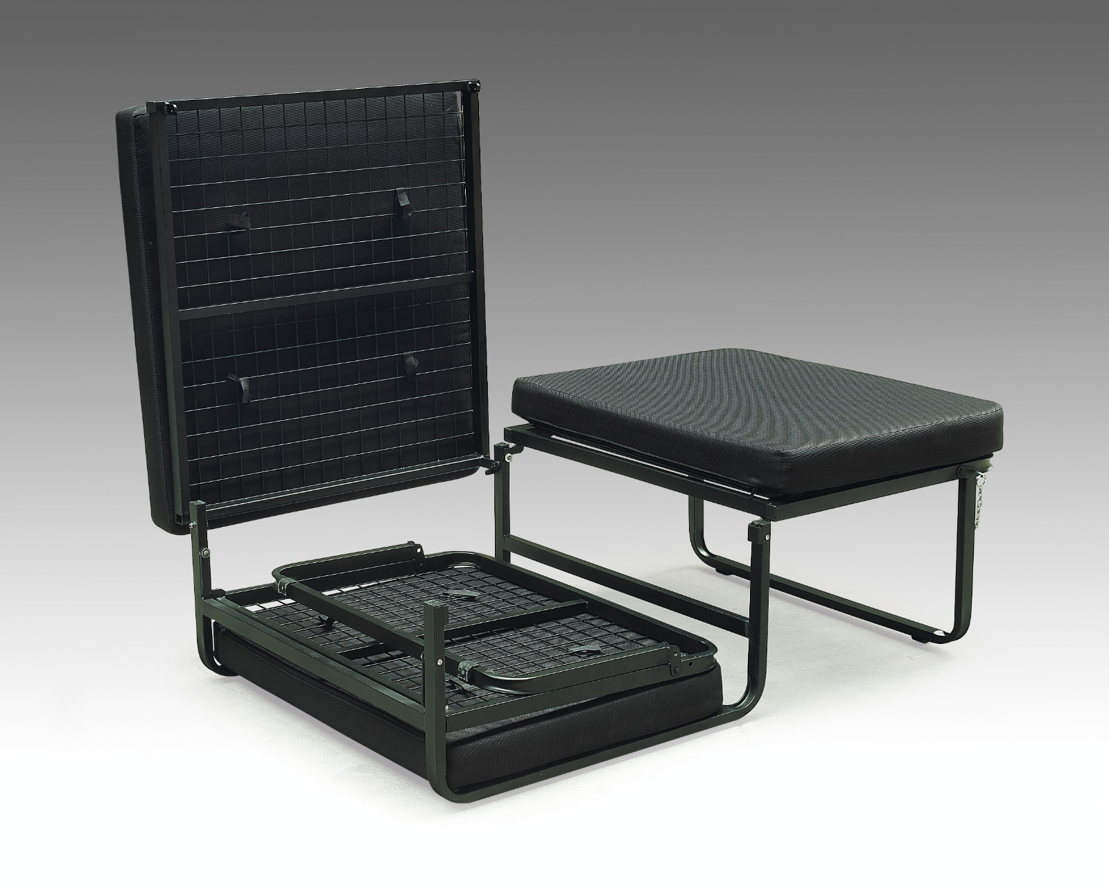 IMG 20230829 WA0003 Zwarte metalen slaappoef half uitgeklapt