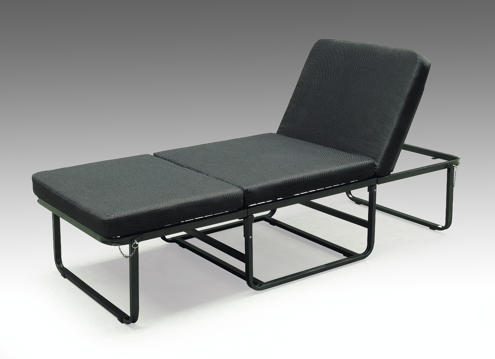 IMG 20230829 WA0004 Zwarte slaappoef uitgeklapt en met hoofdsteun omhoog gezet