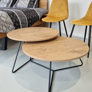 Modern ronde bijzettafel Monaco met zwarte metalen poten en lichtbruin tafelblad
